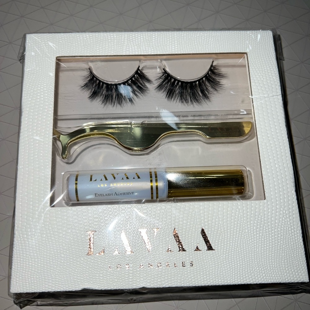 lavaa flirty lash set